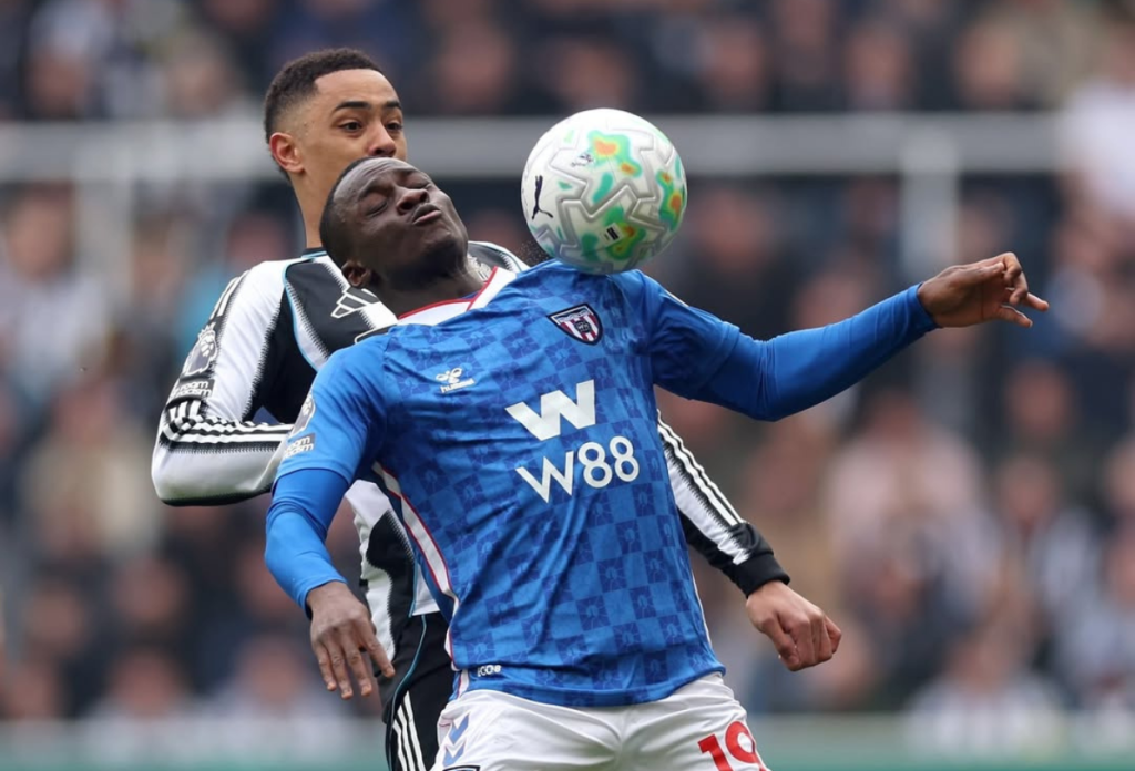 Newcastle vs Sunderland 1-2 The Black Cats Menang di Derby Tyne-Wear